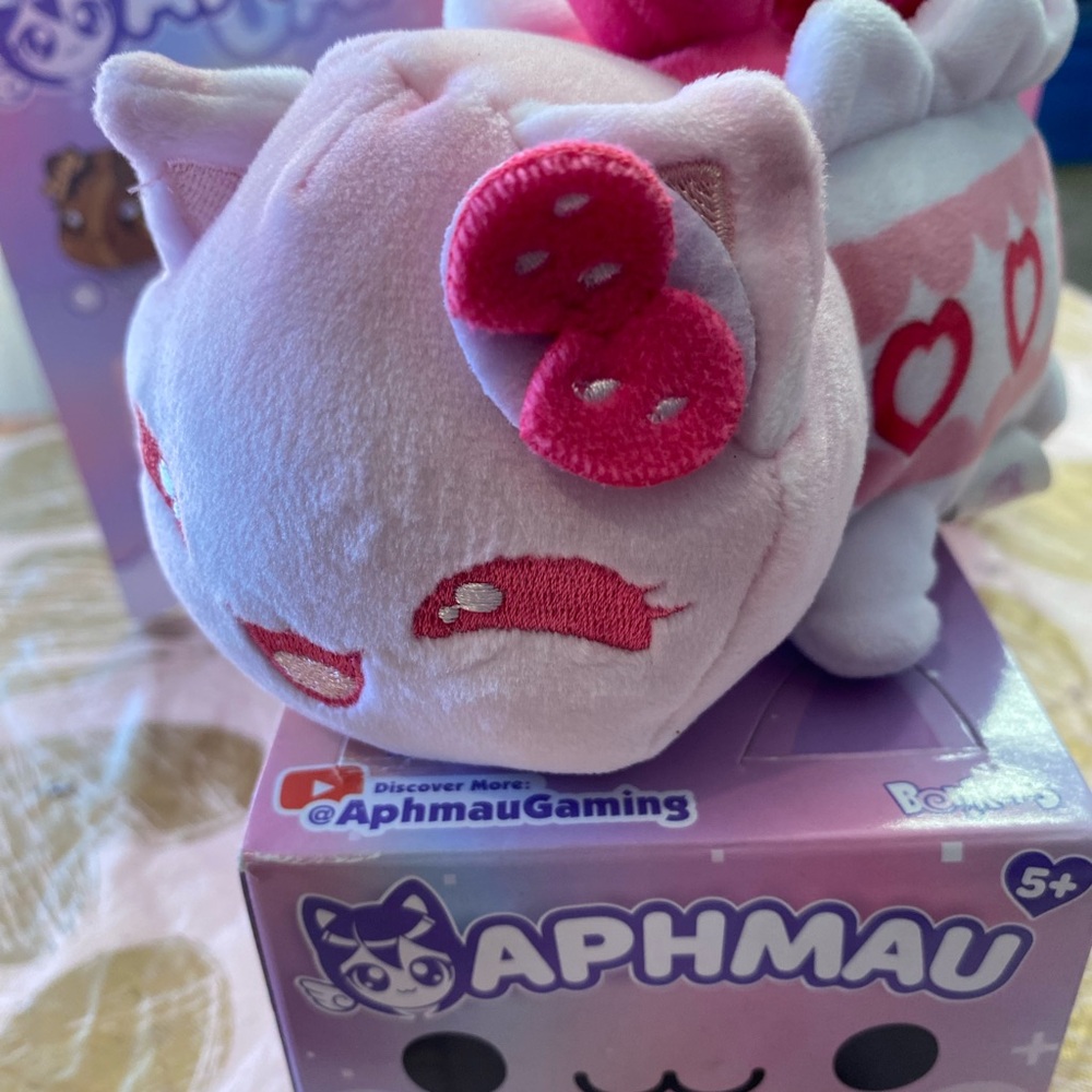Aphmau MeeMeows Mystery Plush Litter 3 Strawberry Shortcake Cat